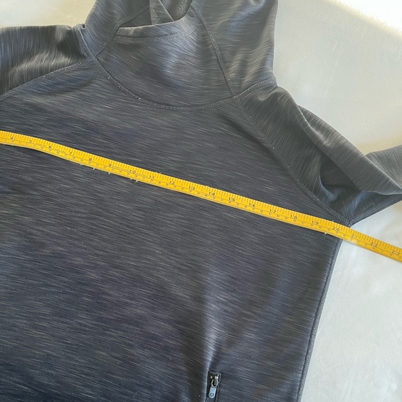 Gap fit hooded t shirt - Picture 4 of 6